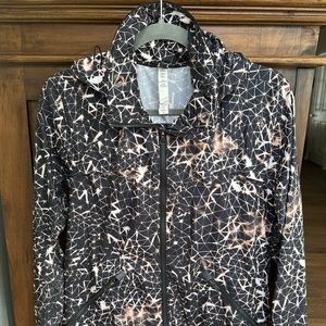 Lululemon size 6 windbreaker jacket